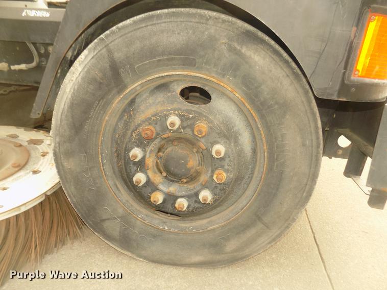 image for item DD2801 2005 Johnston 4000 sweeper