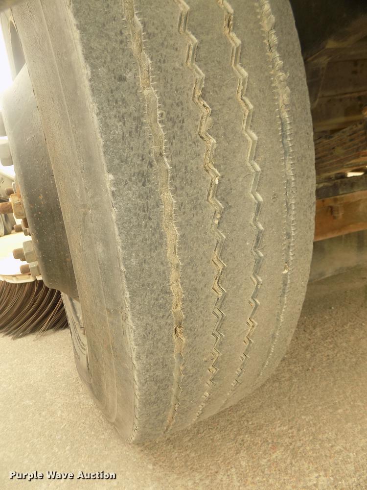 image for item DD2801 2005 Johnston 4000 sweeper