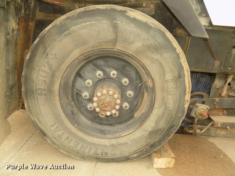 image for item DD2801 2005 Johnston 4000 sweeper