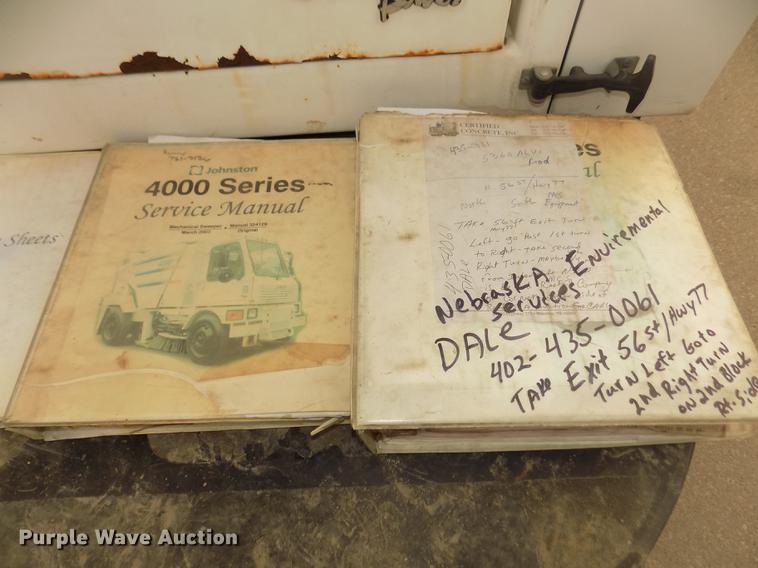 image for item DD2801 2005 Johnston 4000 sweeper