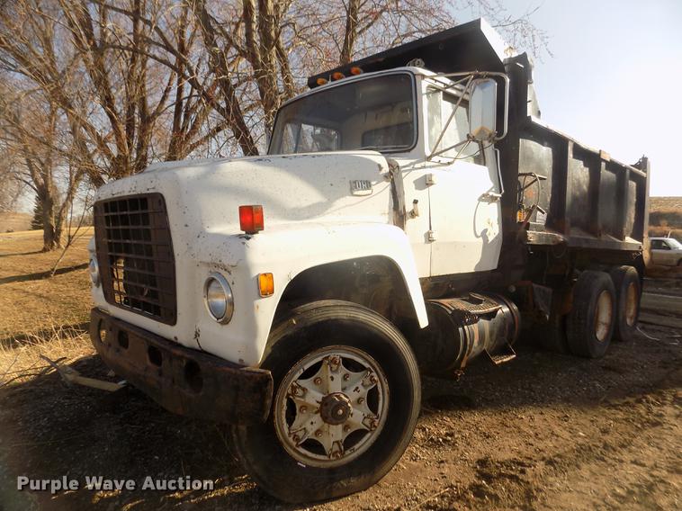 image for item DD2804 1976 Ford LT8000 dump truck