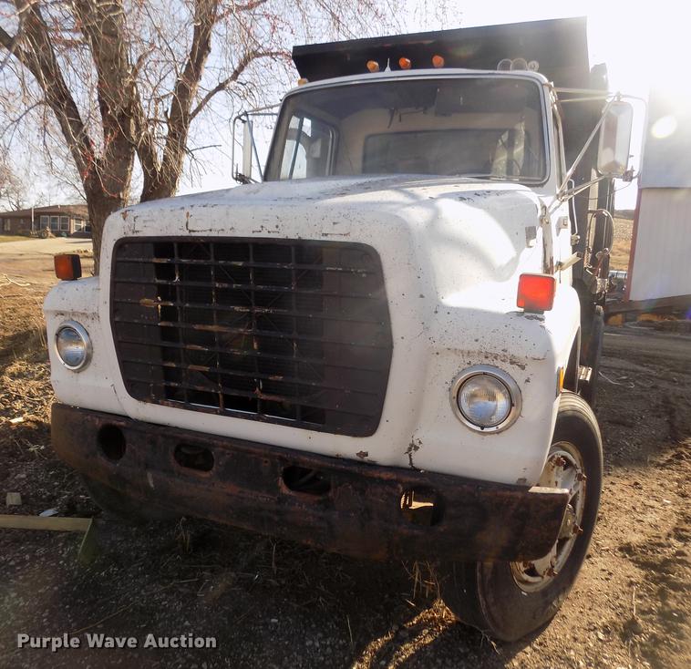 image for item DD2804 1976 Ford LT8000 dump truck