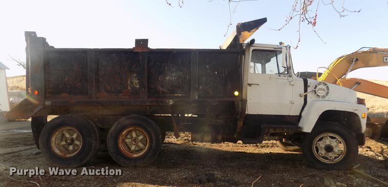 image for item DD2804 1976 Ford LT8000 dump truck