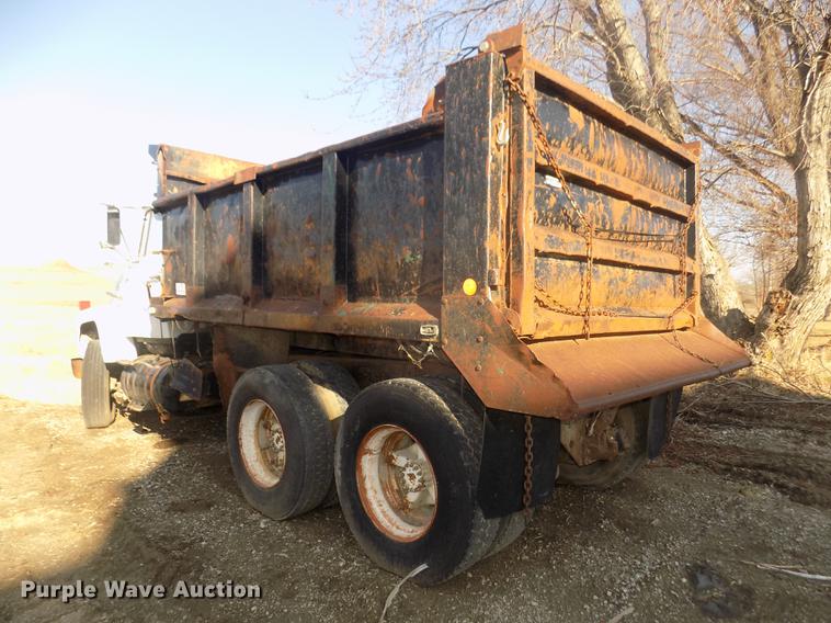 image for item DD2804 1976 Ford LT8000 dump truck