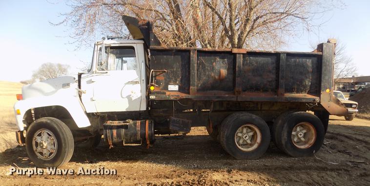 image for item DD2804 1976 Ford LT8000 dump truck