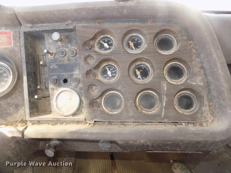 image for item DD2804 1976 Ford LT8000 dump truck