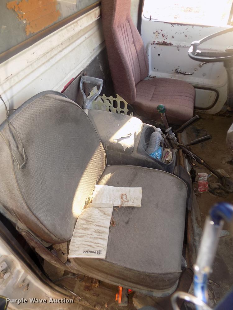 image for item DD2804 1976 Ford LT8000 dump truck