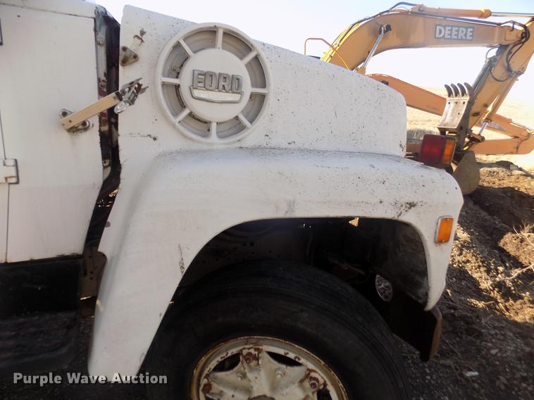 image for item DD2804 1976 Ford LT8000 dump truck