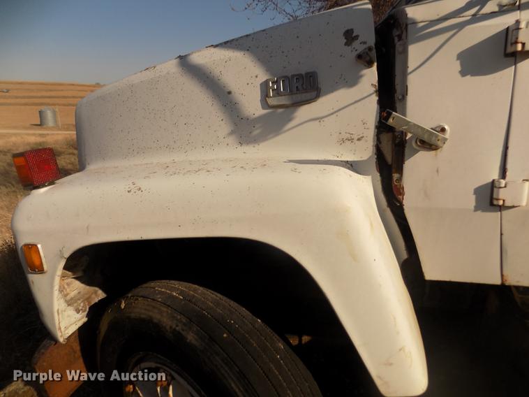 image for item DD2804 1976 Ford LT8000 dump truck
