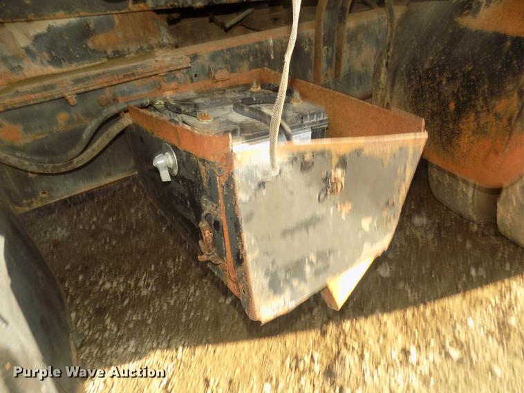 image for item DD2804 1976 Ford LT8000 dump truck