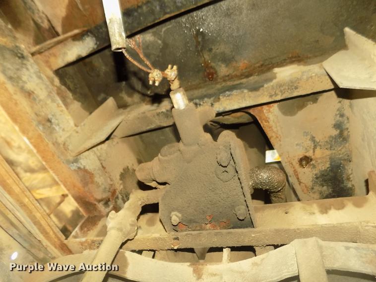 image for item DD2804 1976 Ford LT8000 dump truck