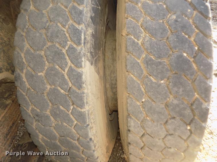 image for item DD2804 1976 Ford LT8000 dump truck