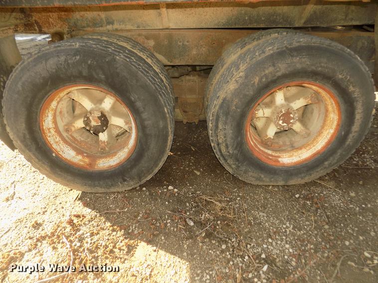 image for item DD2804 1976 Ford LT8000 dump truck