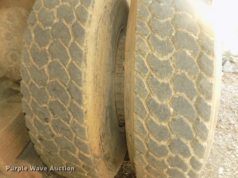 image for item DD2804 1976 Ford LT8000 dump truck