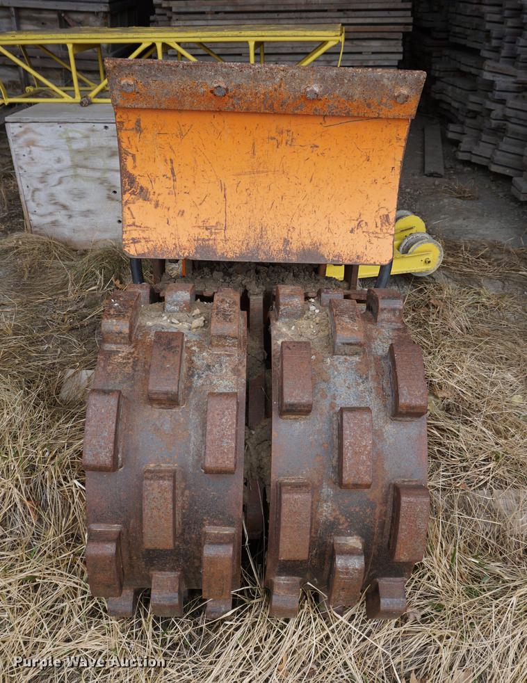 image for item DE3210 MBW plate compactor