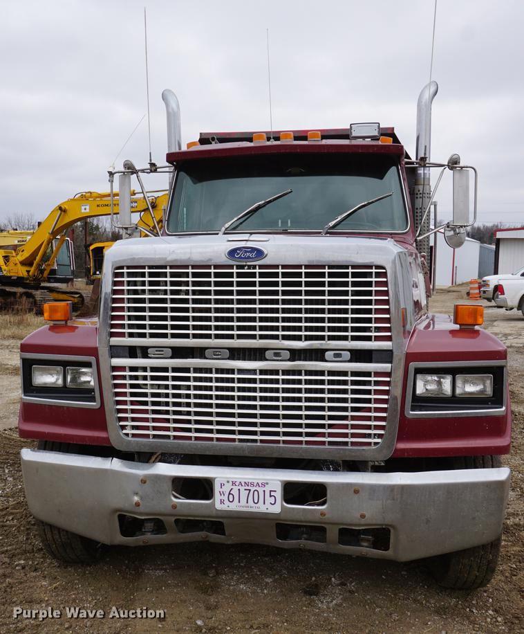 image for item DE3224 1989 Ford LTL9000 dump truck