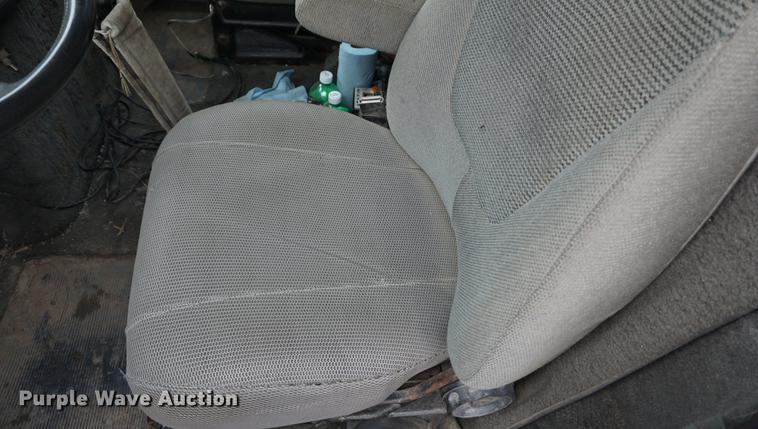 image for item DE3224 1989 Ford LTL9000 dump truck