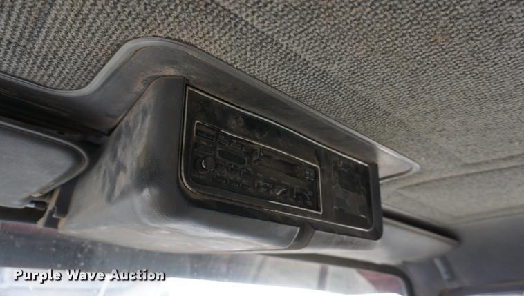 image for item DE3224 1989 Ford LTL9000 dump truck