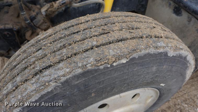 image for item DE3224 1989 Ford LTL9000 dump truck