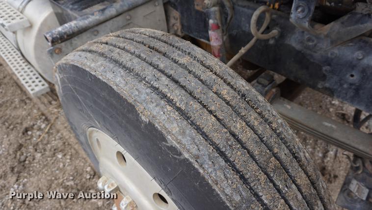 image for item DE3224 1989 Ford LTL9000 dump truck