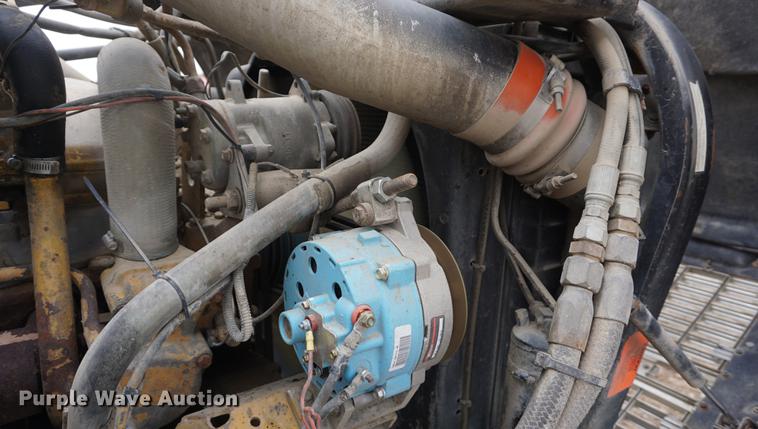 image for item DE3224 1989 Ford LTL9000 dump truck