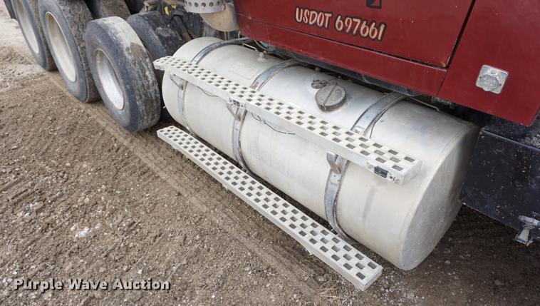 image for item DE3224 1989 Ford LTL9000 dump truck