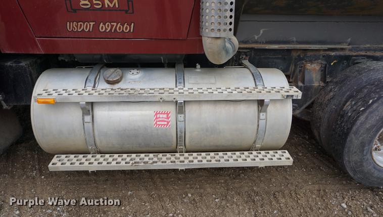 image for item DE3224 1989 Ford LTL9000 dump truck