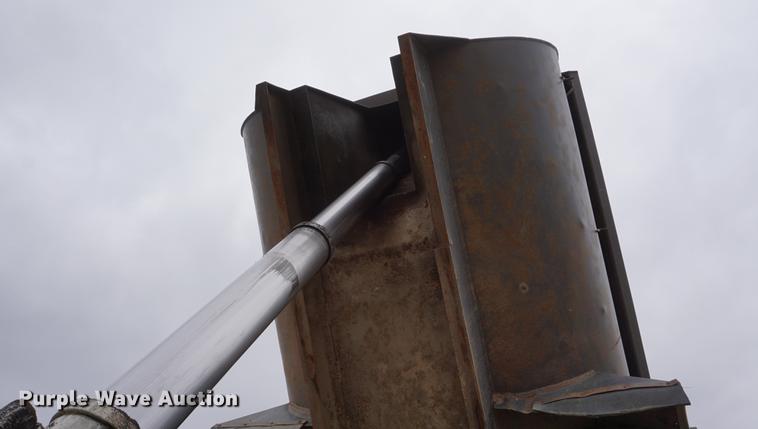 image for item DE3224 1989 Ford LTL9000 dump truck