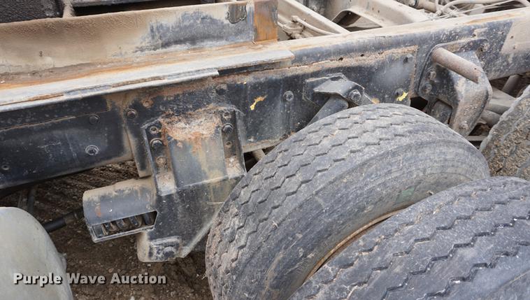 image for item DE3224 1989 Ford LTL9000 dump truck