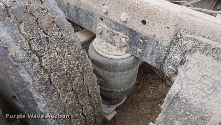 image for item DE3224 1989 Ford LTL9000 dump truck