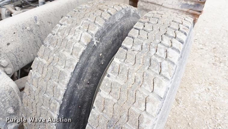 image for item DE3224 1989 Ford LTL9000 dump truck