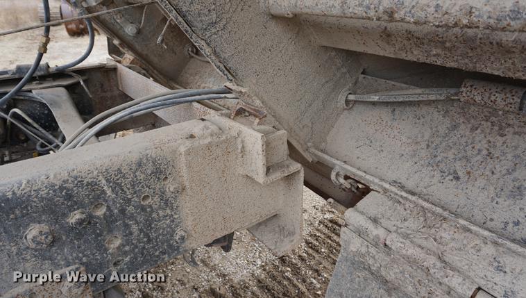 image for item DE3224 1989 Ford LTL9000 dump truck