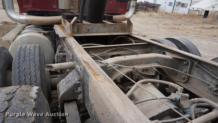 image for item DE3224 1989 Ford LTL9000 dump truck