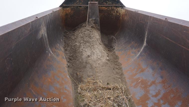 image for item DE3224 1989 Ford LTL9000 dump truck