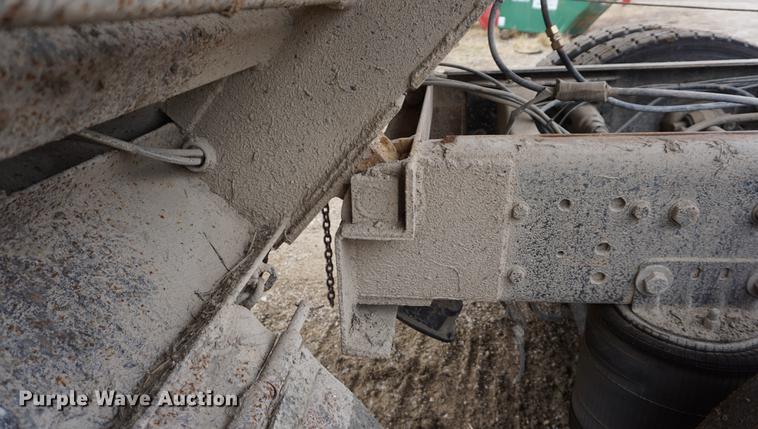 image for item DE3224 1989 Ford LTL9000 dump truck