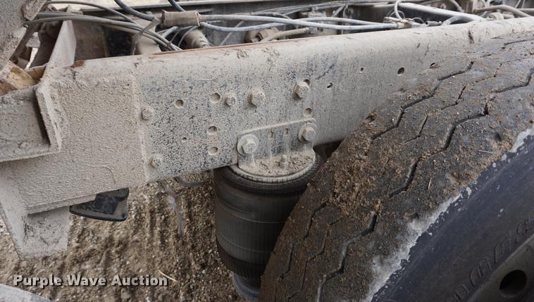 image for item DE3224 1989 Ford LTL9000 dump truck