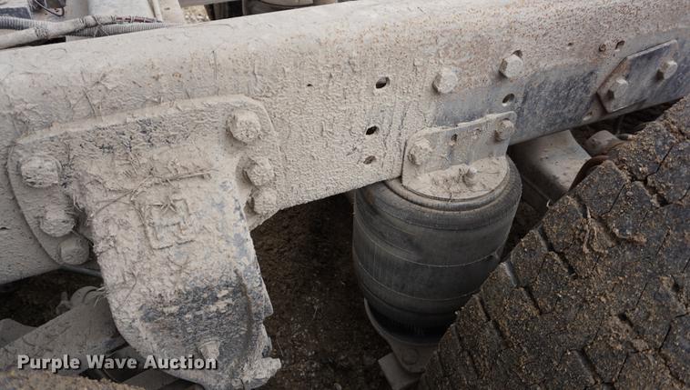 image for item DE3224 1989 Ford LTL9000 dump truck