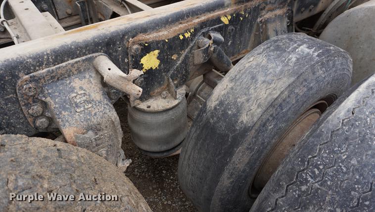 image for item DE3224 1989 Ford LTL9000 dump truck