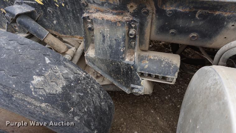 image for item DE3224 1989 Ford LTL9000 dump truck