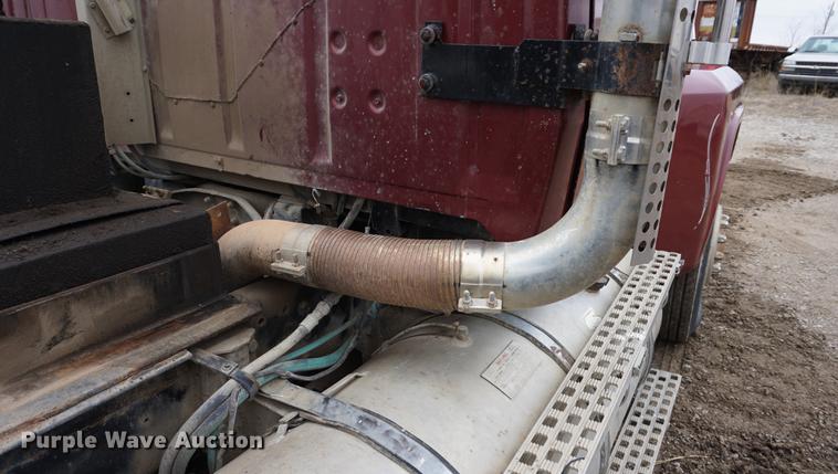 image for item DE3224 1989 Ford LTL9000 dump truck