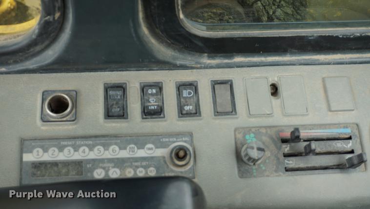 image for item DE3226 1998 Komatsu PC200LC-6E excavator
