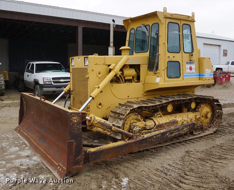 image for item DE3228 1983 International TD12 dozer