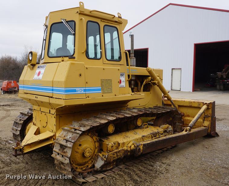 image for item DE3228 1983 International TD12 dozer