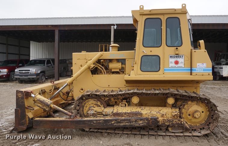 image for item DE3228 1983 International TD12 dozer
