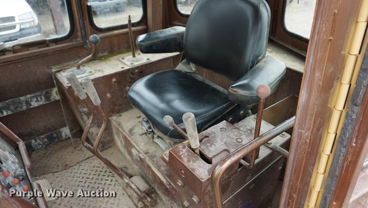 image for item DE3228 1983 International TD12 dozer