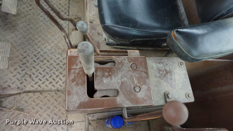 image for item DE3228 1983 International TD12 dozer