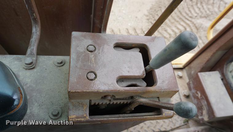 image for item DE3228 1983 International TD12 dozer