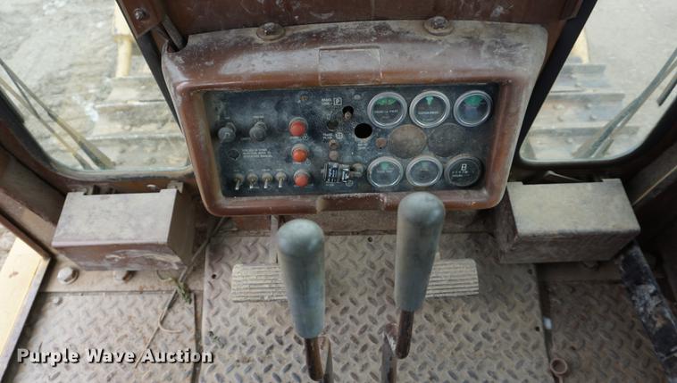 image for item DE3228 1983 International TD12 dozer