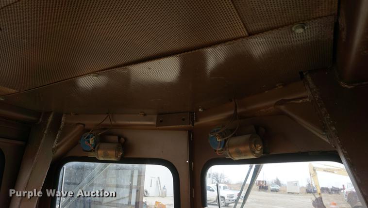 image for item DE3228 1983 International TD12 dozer