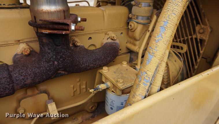 image for item DE3228 1983 International TD12 dozer